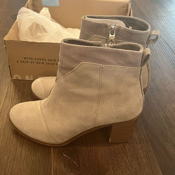 TOMS Taupe Suede Side Zip Stacked Heel Booties Women's Size 8.5 - Picture 1 of 8